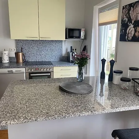 Tolle In Apartment
